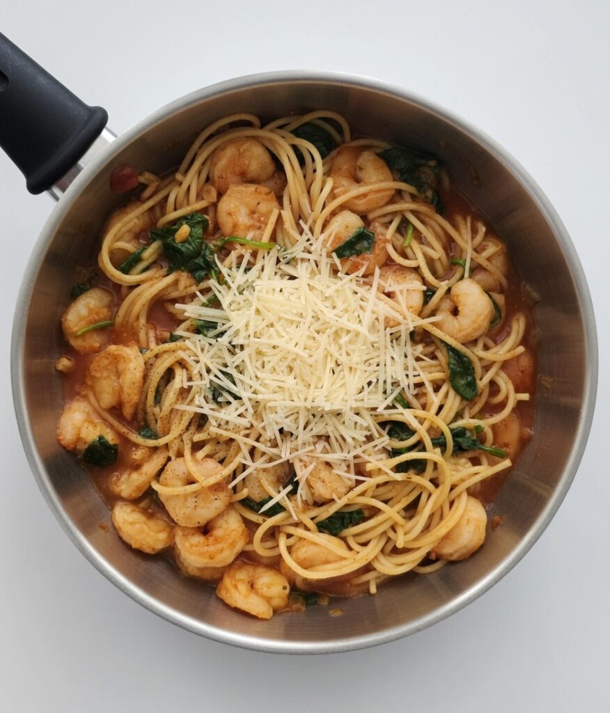 Shrimp and Spinach Spaghetti in Tomato Sauce
