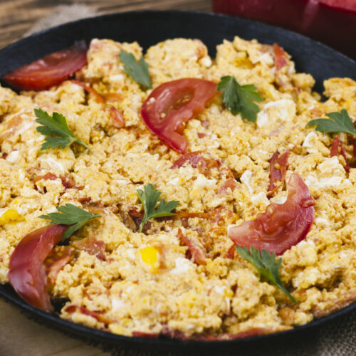 tomato-herb-scrambled-eggs-recipe